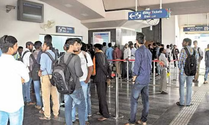  Big Shock For Hyderabad Metro Commuters, Hyderabad Metro, Toilet Charges,public-TeluguStop.com