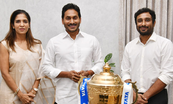  Chennai Super Kings Management And Cricketer Ambati Rayudu Met Chief Minister Ys-TeluguStop.com