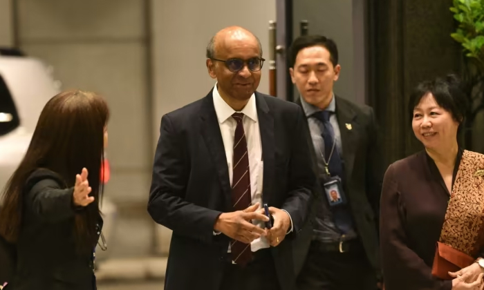  Indian-origin Minister Tharman Shanmugaratnam To Run In Singapore's Presidential-TeluguStop.com