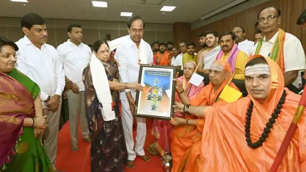  Hindu Seers Jagadguru Panchacharya Praise Cm Kcr’s Work, Visit Cm Camp Off-TeluguStop.com