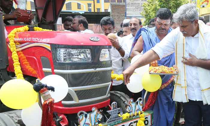  Keshineni Nani Distributed Tractors To Farmers At A Huge Discount, Mp Kesineni N-TeluguStop.com