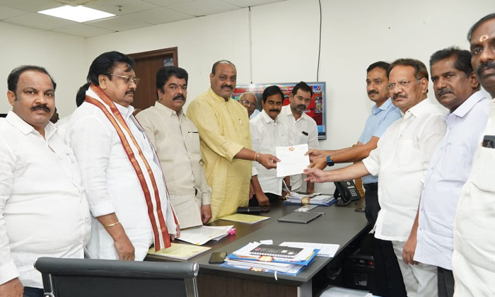  Tdp Leaders Meeting Chief Electoral Officer Mukesh Kumar Meena. , Mukesh Kumar M-TeluguStop.com