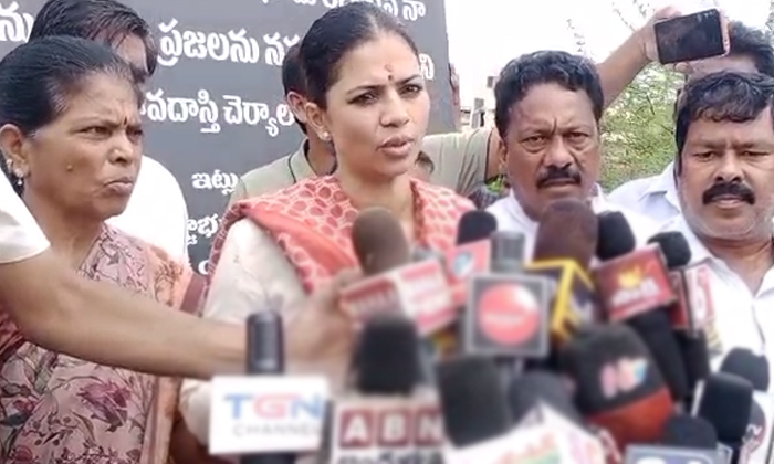  Land Dispute Between Janagama Mla Muthireddy Yadigiri Reddy And Daughter Tulja-TeluguStop.com