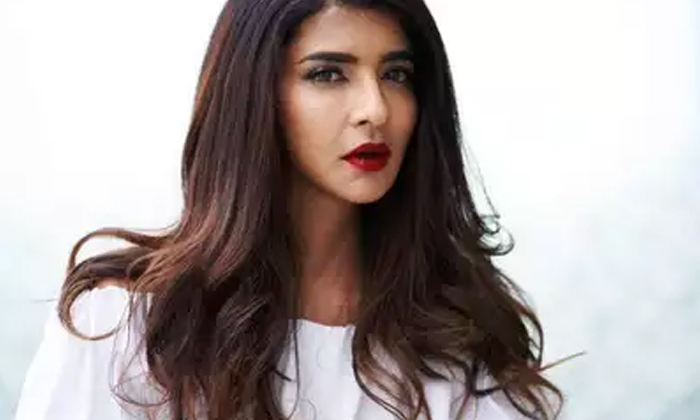 Telugu Manchu, Manchu Lakshmi, Manchu Vishnu, Manoj, Mohan Babu, Mounika Reddy,