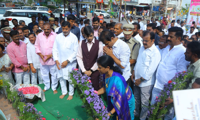  Minister Ktr Participates Telangana Formation Day Celebrations At Rajanna Sircil-TeluguStop.com