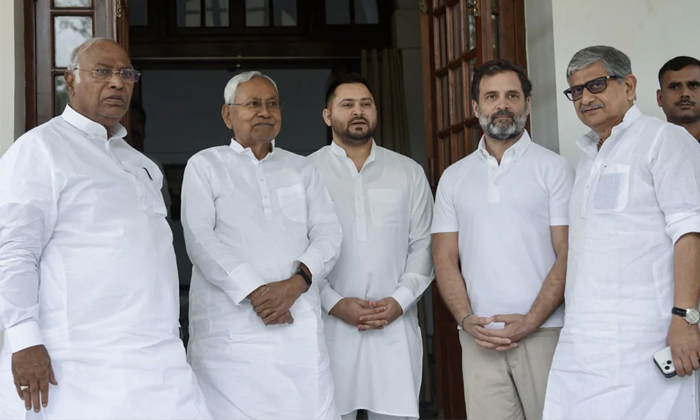 Nitish Kumar Cornered By Congress Towards Alliance Details, Nitish Kumar, Congre-TeluguStop.com