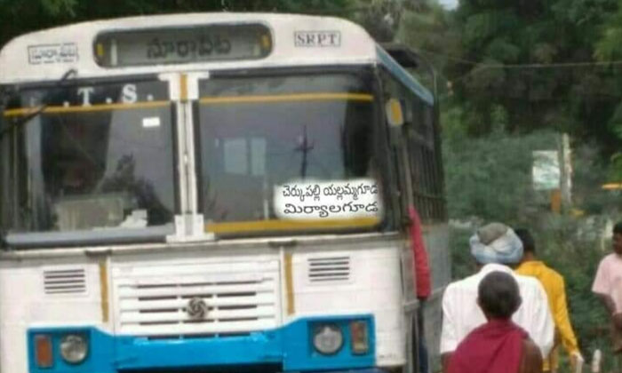  Passengers Suffering From Rtc Bus...!-TeluguStop.com