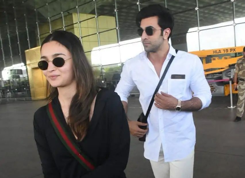 Ranbir And Alia Spotted At Airport With Daughter; Fans Adore Their New 