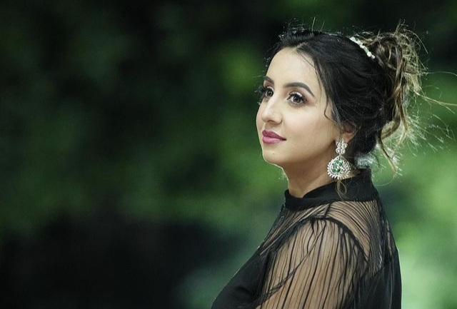  Sanjjanaa Galrani Mesmerizes In A Stunning Black Dress; Check Out The Pictures-TeluguStop.com