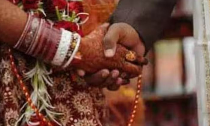  Sisters Entered The House As Daughters-in-law And Robbed The House , Gwalior In-TeluguStop.com