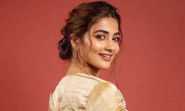 Telugu Mrunal Thakur, Nayanatara, Pooja Hegde, Samantha, Tollywood-Movie