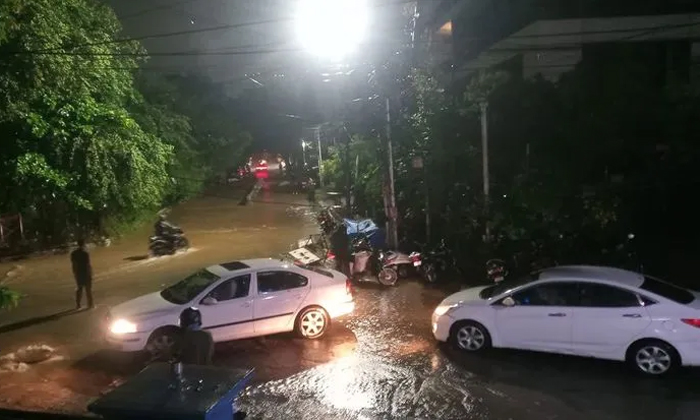  Torrential Rain In Hyderabad All The Roads Are Waterlogged Deails, Weather, Hyde-TeluguStop.com