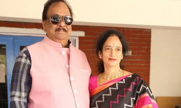  Krishnam Raju Shyamala Devi Wife Entering Politics... Shyamala Devi , Krishnam-TeluguStop.com