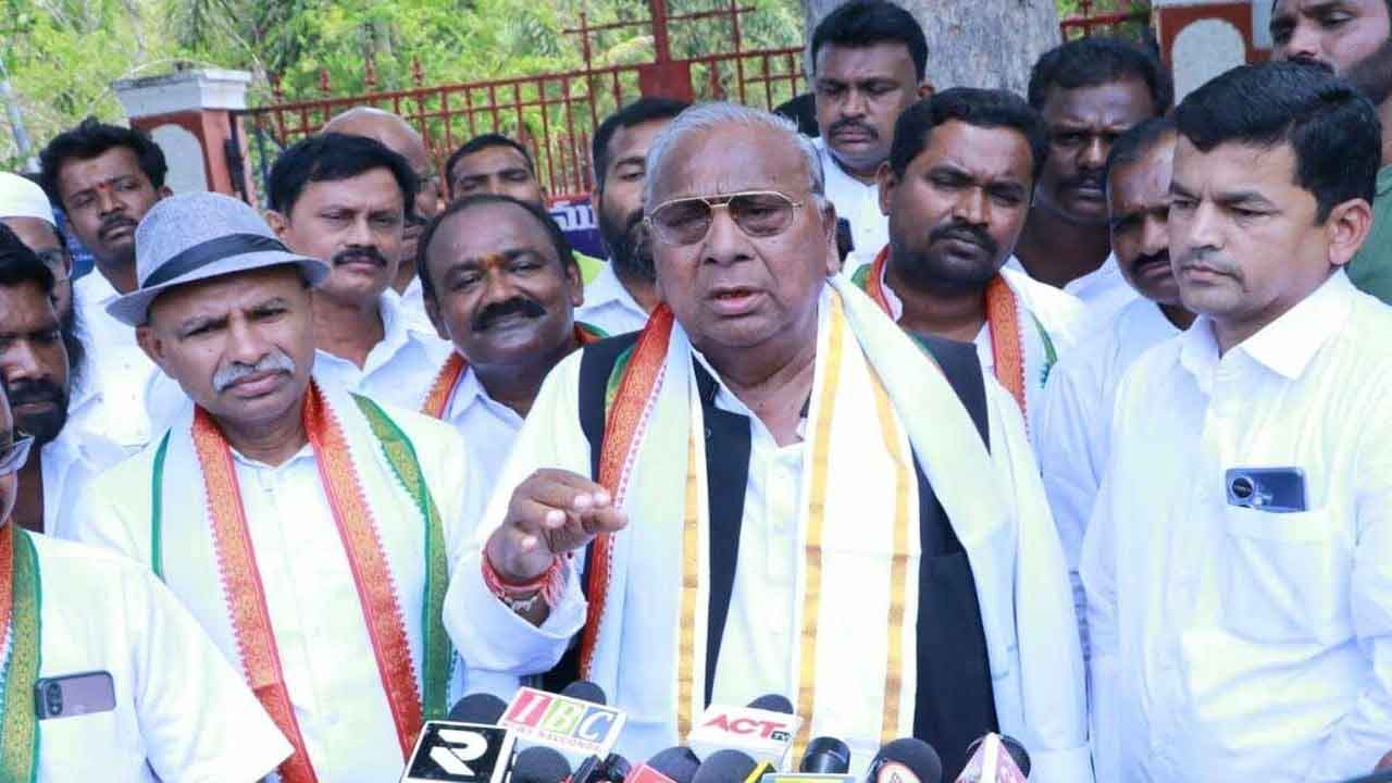  Former Tpcc Vh Demands Immediate Release Of Farmers From Jail-TeluguStop.com