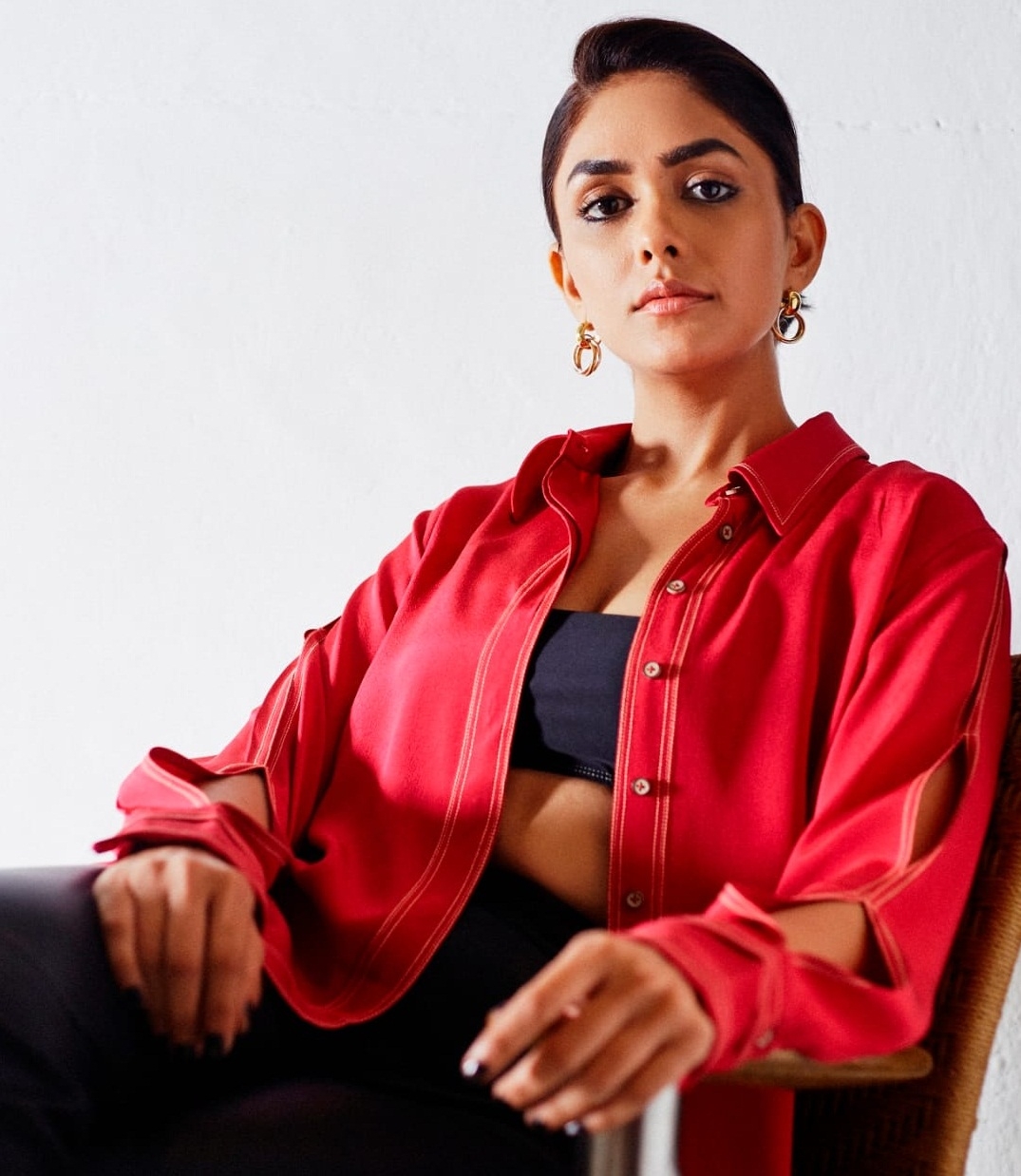 After Hyderabad Schedule, Mrunal Thakur Heads To Coonoor For '#nani30' After Hyderabad Schedule, Mrunal Thakur Heads To Coonoor For '#nani30'-TeluguStop.com