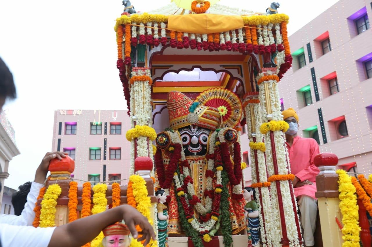  Ahmedabad's Rath Yatra Commences Amid Tight Security-TeluguStop.com