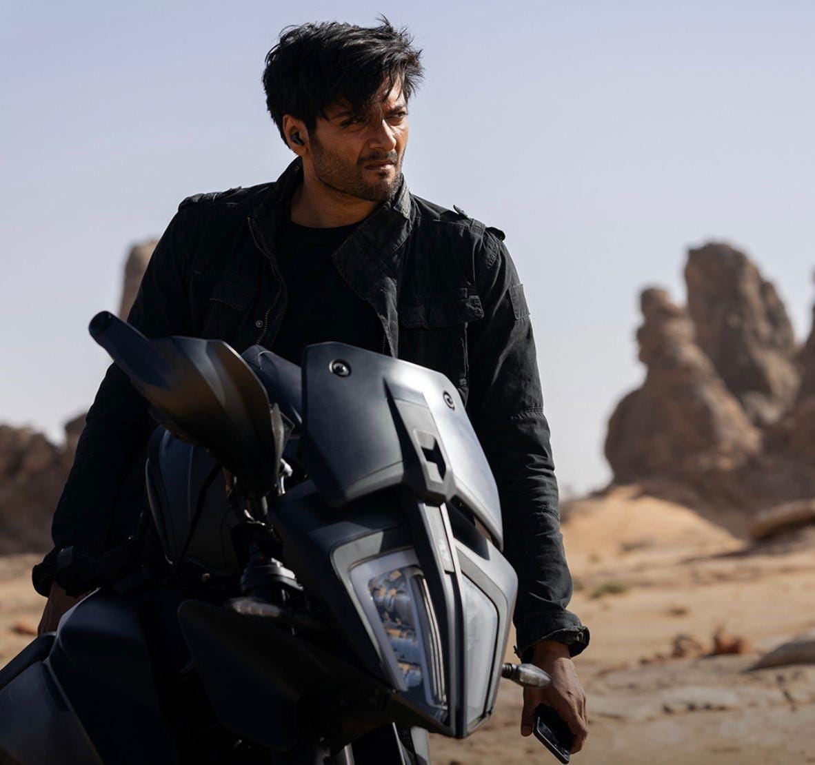  Ali Fazal's Entry Shot For 'kandahar' Was One Of His 'most Difficult Scenes'-TeluguStop.com