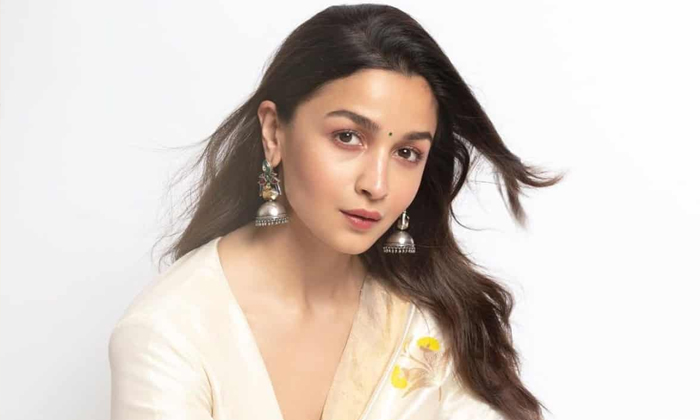  Alia Bhatt About Pregnancy During Heart Of Stone Movie Shoot,alia Bhatt,pregnanc-TeluguStop.com