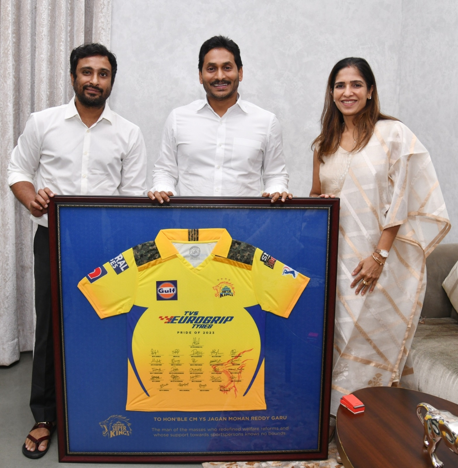 Ambati Rayudu Again Meets Jagan Mohan Reddy Ambati Rayudu Again Meets Jagan Mohan Reddy-TeluguStop.com