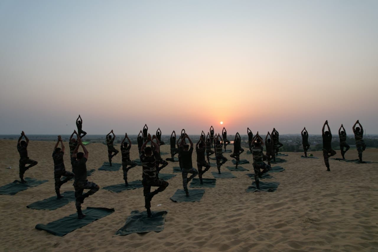  Army Forms 'bharatmala' From Siachen To Kanyakumari To Mark Yoga Day-TeluguStop.com