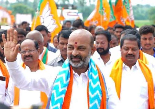  Bandi Sanjay Countered Tpcc Chief's Comments-TeluguStop.com