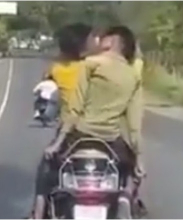  Boys Indulge In 'pda' On Scooty In Up District-TeluguStop.com