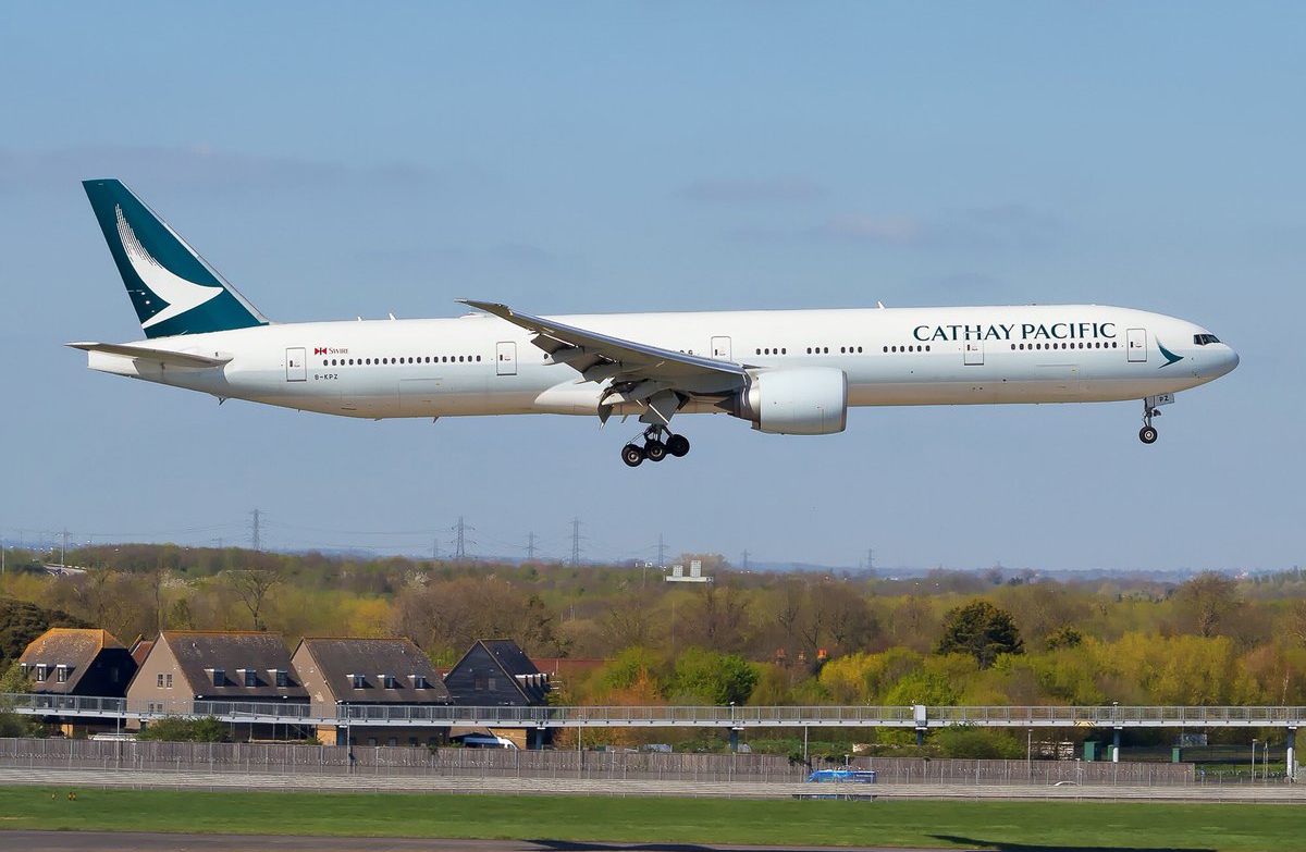  Cathay Pacific Plane Aborts Takeoff, 11 Injured-TeluguStop.com
