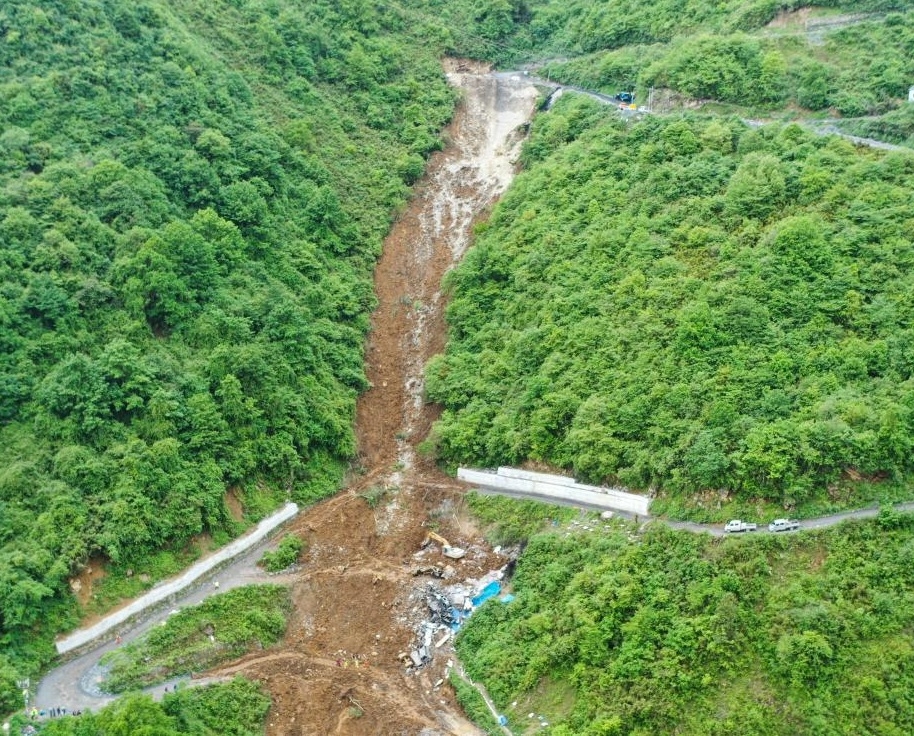China Mountain Collapse Toll Rises To 19 China Mountain Collapse Toll Rises To 19-TeluguStop.com