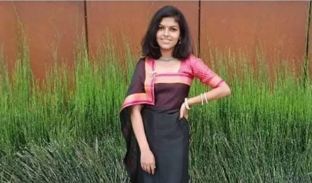  College Student Killed In Road Accident In K'taka-TeluguStop.com