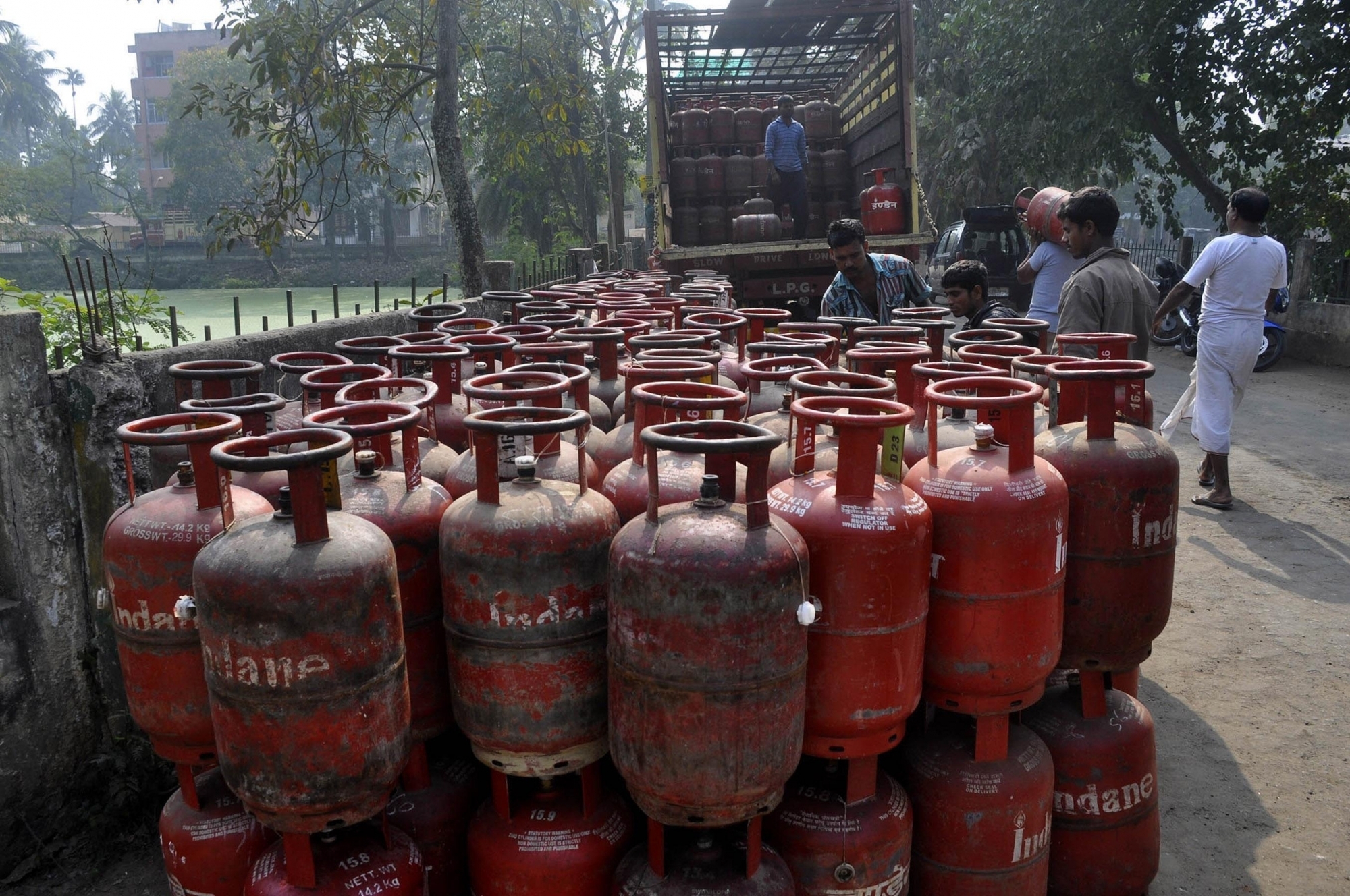  Commercial Lpg Cylinder Prices Slashed, New Rates Applicable From Today-TeluguStop.com