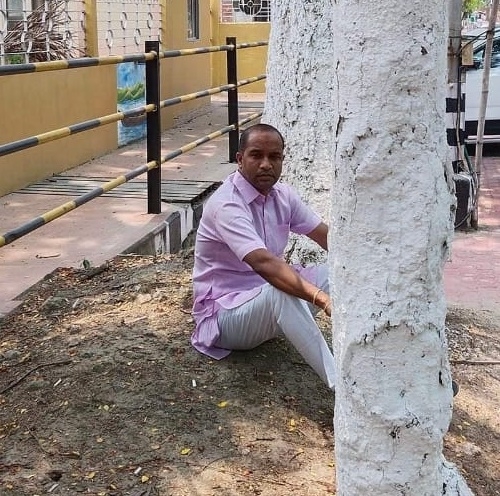  Congress Mla Follows Assam Speaker's 'advice', Sits Under Tree To Combat Soaring-TeluguStop.com