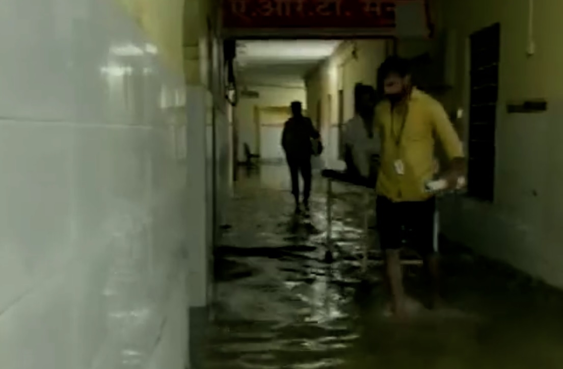  Cyclone Biperjoy: Patients Suffer As Ajmer Hospital Flooded, Bjp Blames Raj Cm-TeluguStop.com