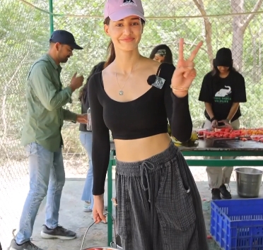 Disha Patani Spends Two Days With Elephants To Highlight Their Plight Disha Patani Spends Two Days With Elephants To Highlight Their Plight-TeluguStop.com