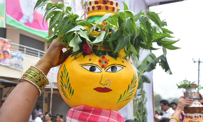  Do You Know How Many Years Ago First Bonam Was Details, Bonam, Bonalu Festival,-TeluguStop.com