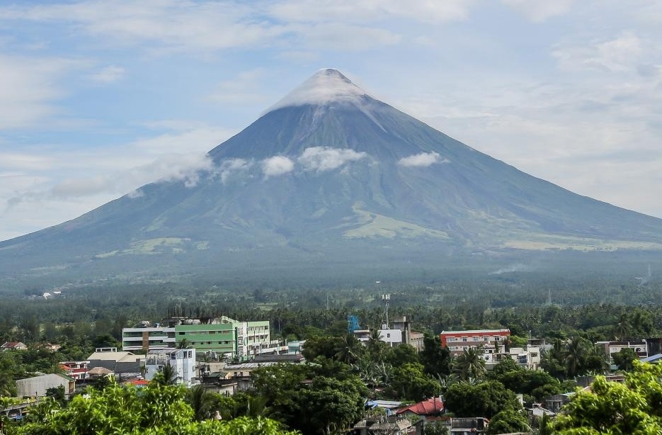  Eruption Of Philippines' Most Active Volcano May Last For Months: Expert-TeluguStop.com