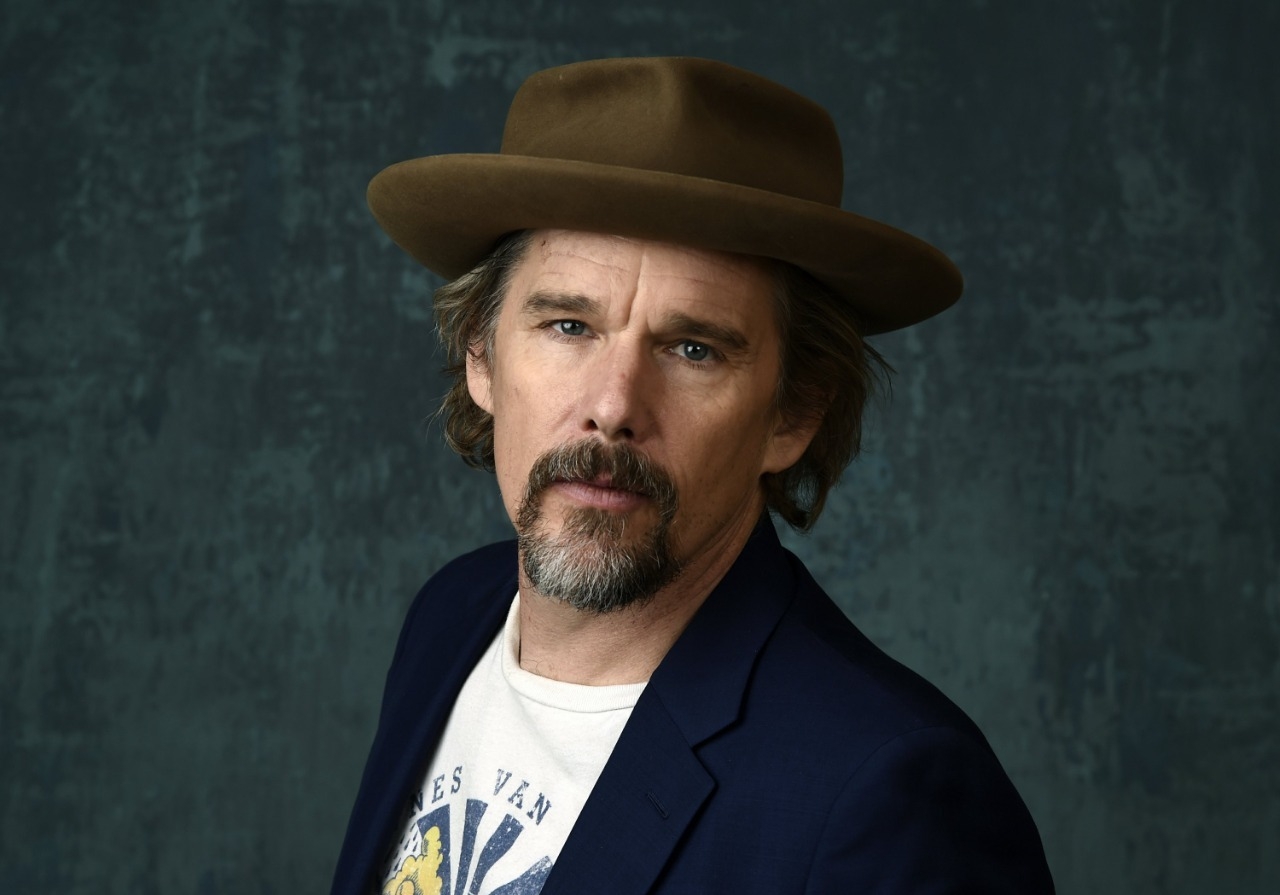  Ethan Hawke Gave Daughter A 'real Hard Time' When She Lied About Losing Her Virg-TeluguStop.com