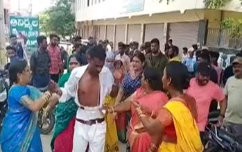  Fake Swamiji In Thorrur Of Mahabubabad District..!-TeluguStop.com