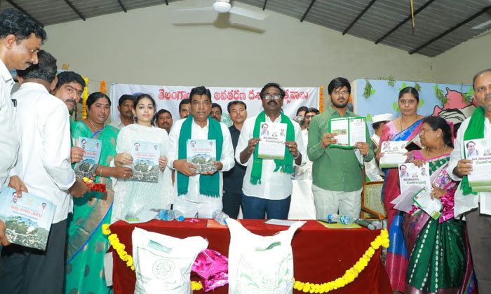 Financial Assistance Of Ten Thousand Rupees To Farmers Who Have Lost Due Heavy R Financial Assistance Of Ten Thousand Rupees To Farmers Who Have Lost Due Heavy R-TeluguStop.com