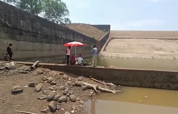  Fir Against 3 Chhattisgarh Officers For Draining Water From Reservoir To Retriev-TeluguStop.com