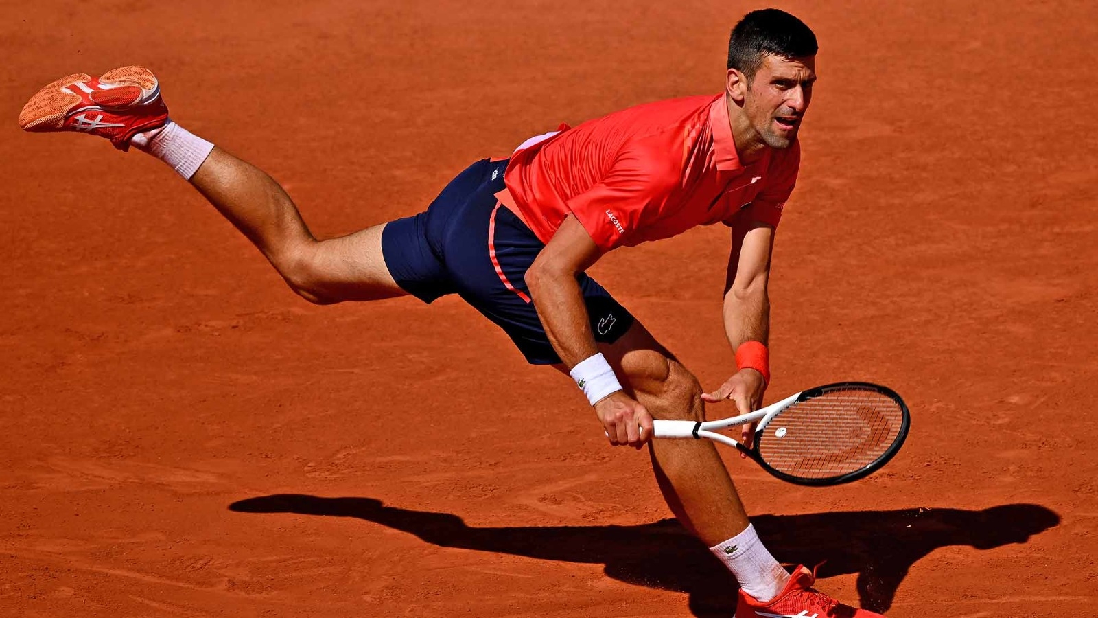  French Open: Dominant Djokovic Charges Into Quarterfinals, To Face Khachanov Nex-TeluguStop.com