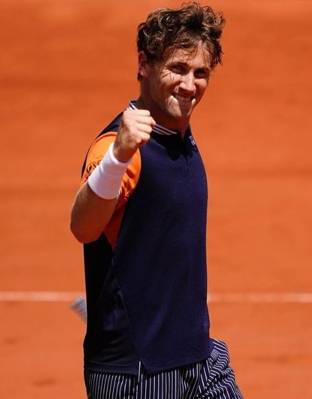 French Open: Ruud Advances To Third Round With Win Over Zeppieri French Open: Ruud Advances To Third Round With Win Over Zeppieri-TeluguStop.com