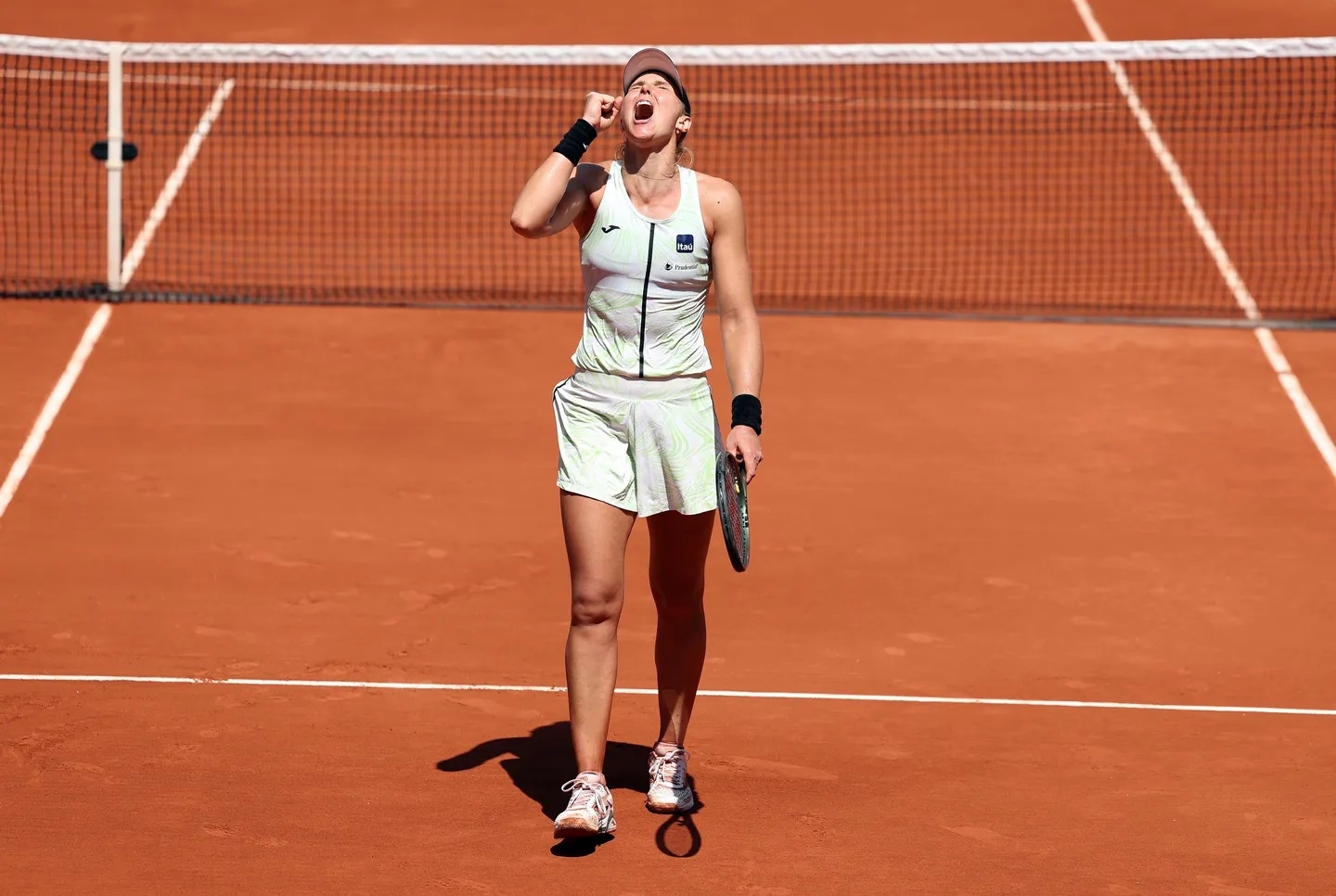  French Open: Swiatek To Meet Gauff In Quarters; Haddad Maia Makes History For Br-TeluguStop.com