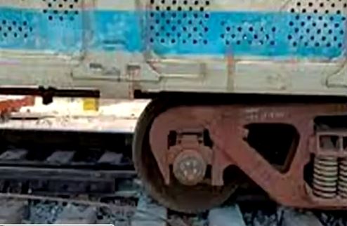  Goods Train Derailed In Ap-TeluguStop.com