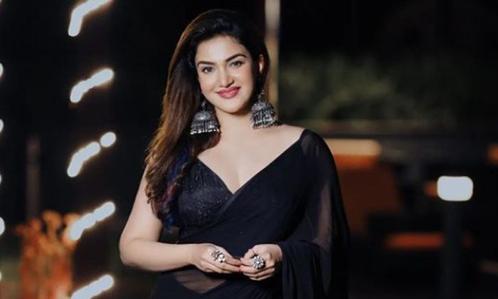  Honey Rose Says About Body Shaming Trolls In Tv Show-TeluguStop.com