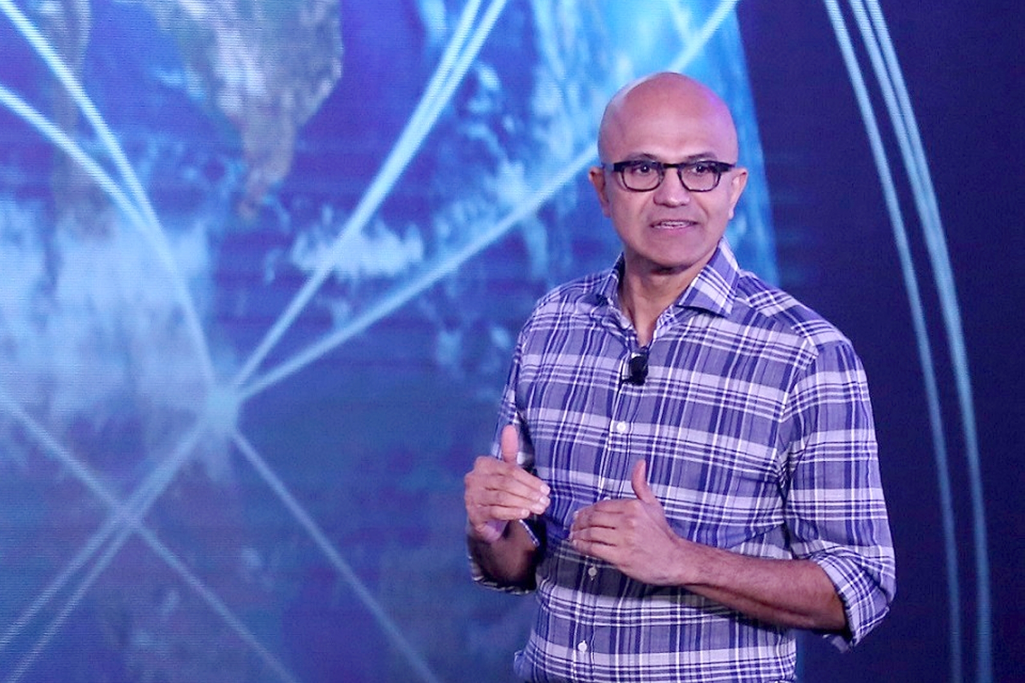  I Dream 8 Bn People On Earth Can Have An Ai Tutor, An Ai Doctor: Satya Nadella-TeluguStop.com