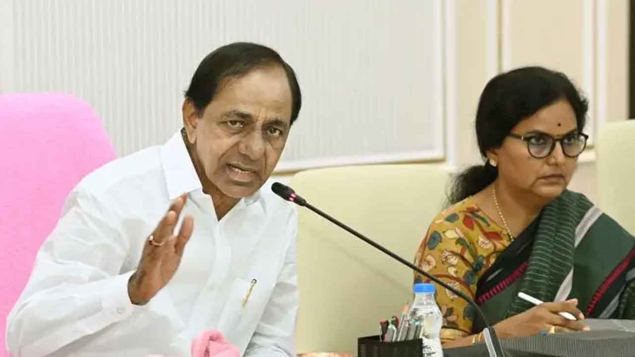  Telangana : Cm Kcr Fixes Date To Distribute Podu Land Pattas To Tribal Farmers-TeluguStop.com