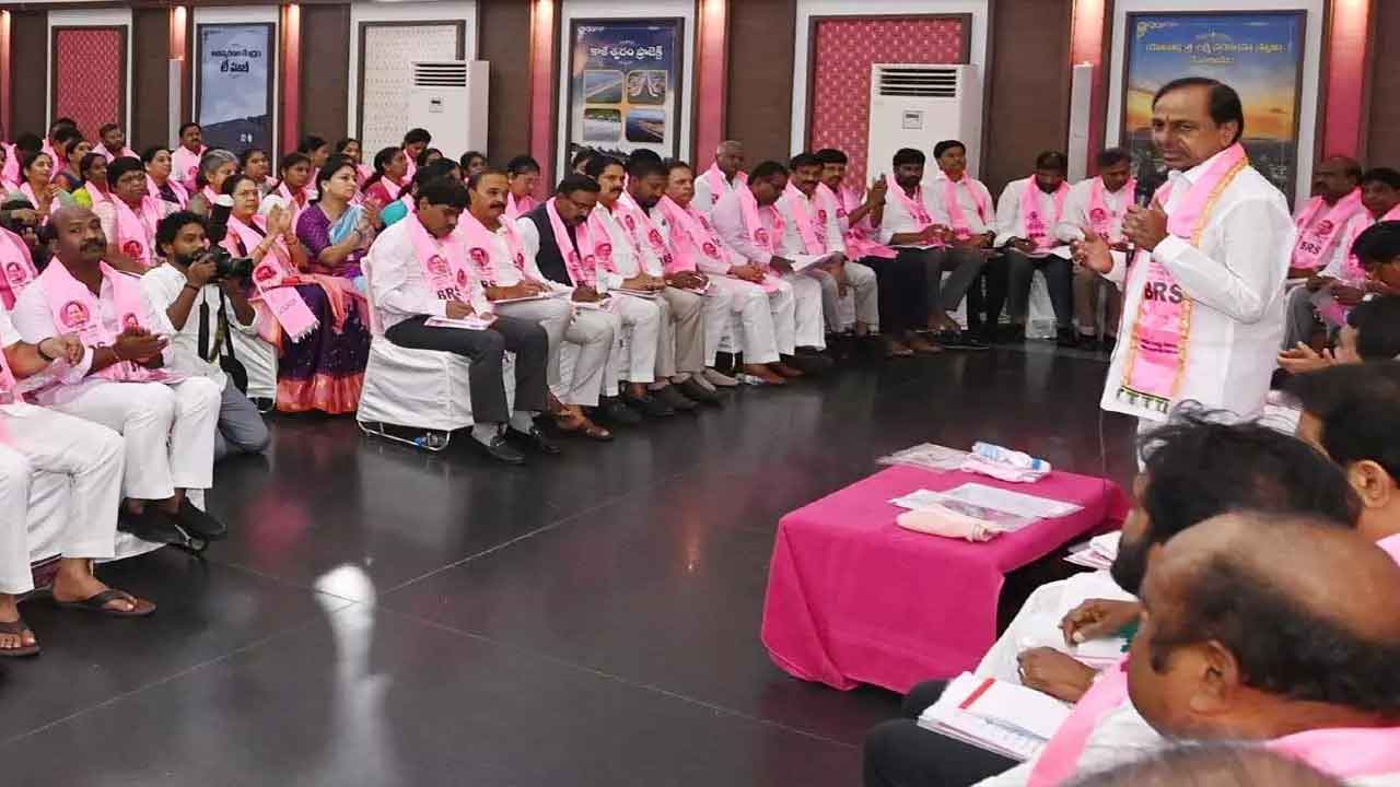  Telangana : Brs Takes Stock Of Performing Mlas, Warns Underperformers-TeluguStop.com