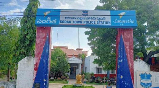  Assassination Attempt On The Owner Of Kodada Gate Engineering College-TeluguStop.com