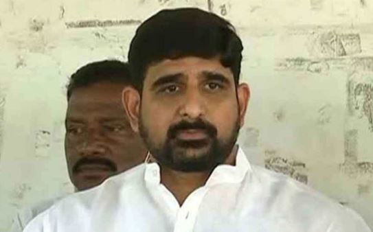  Government Whip Padi Kaushik Reddy Met With A Car Accident-TeluguStop.com