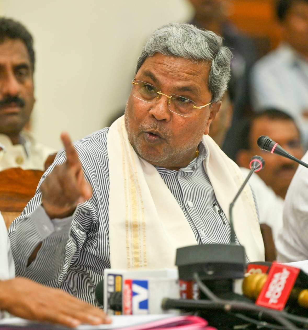 K'taka Cm Siddaramaiah Announces 5 Guarantees As Promised K'taka Cm Siddaramaiah Announces 5 Guarantees As Promised-TeluguStop.com